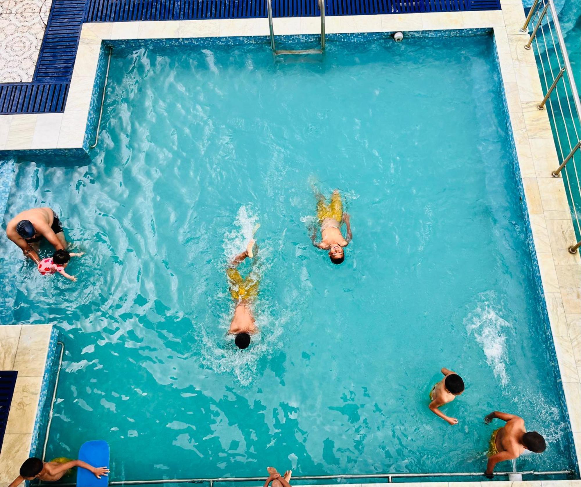 Hotel Waterland Aiju Buitenkant foto